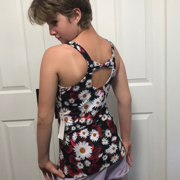 Kira Grace. Daisy print workout tank. Yoga - Picture 2 of 4